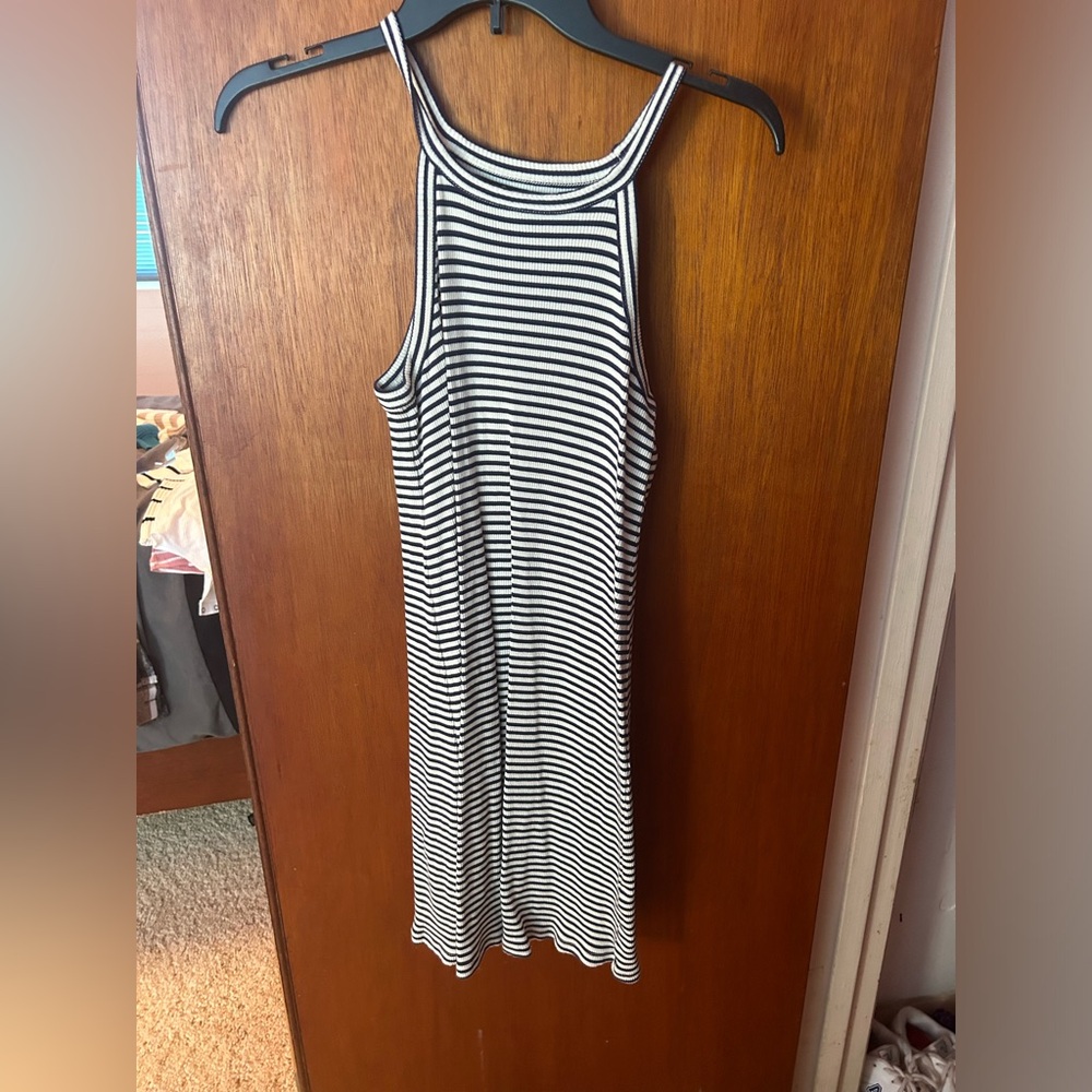 From the brand “madewell”, navy blue and white stripped fitted mid length dress,